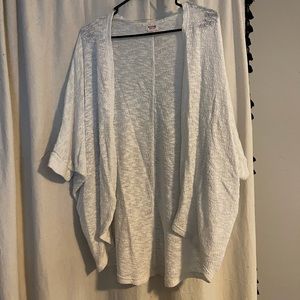 Off white quarter sleeve kimono